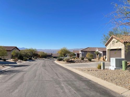2837 Esmerelda Dr, Bullhead City, AZ 86429-1103