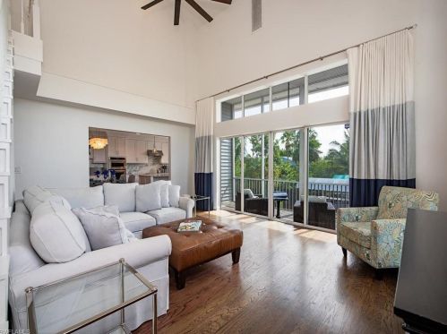 1286 Rainbow Ct, Naples, FL 34110-1512