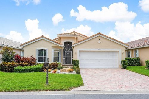 6594 Sun River Rd, Boynton Beach, FL 33437-6026