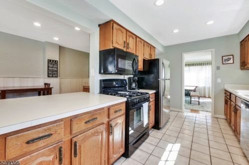 17 Essex Rd, Maplewood NJ 07040-2338 exterior