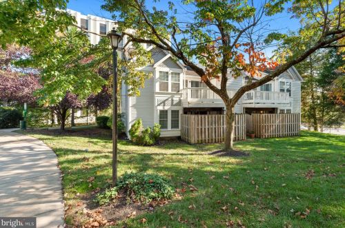 3405 Lakeside View Dr, Falls Church, VA 22041-2454