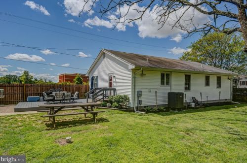 107 8th St, Laurel DE  19956-1401 exterior