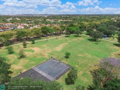 8288 Dundee Ter, Hialeah FL  33016-1405 exterior