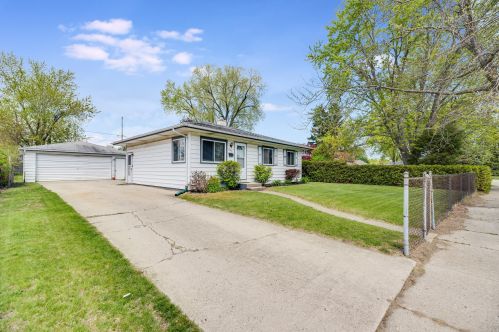 8548 16th Ave, Kenosha, WI 53143-6406