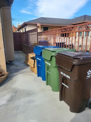 11803 Casimir Ave, Hawthorne CA  90250-1994 exterior