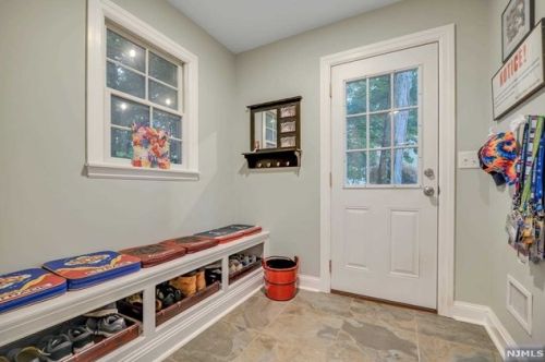 11 Cherokee Trl, Oakland NJ  07436-3011 exterior