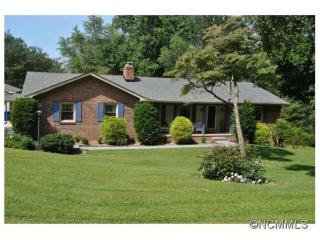 205 Crestview Dr, Hendersonville, NC 28791-8702