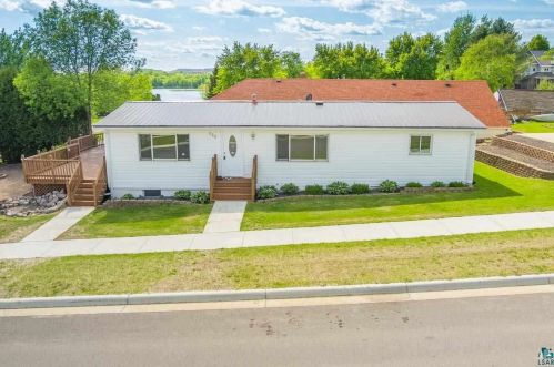 526 Lake St, Chisholm MN  55719-1334 exterior