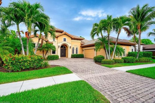 9042 Shenendoah Cir, Naples, FL 34113-1663