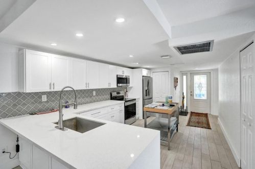 11332 15th St, Hollywood, FL 33026-2644