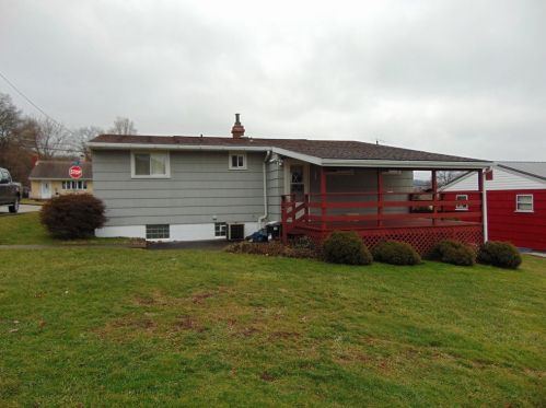 611 Davidson Ave, South Connellsville, PA 15425-4740