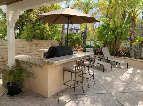 25958 Tennyson Ln, Santa Clarita, CA 91381-1009