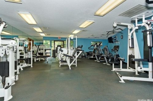 147 Foxwood Dr, Muttontown NY  11753-1121 exterior