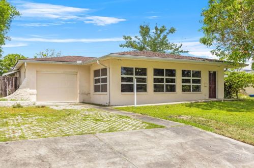 5731 53rd Ave, Saint Petersburg, FL 33709-3622