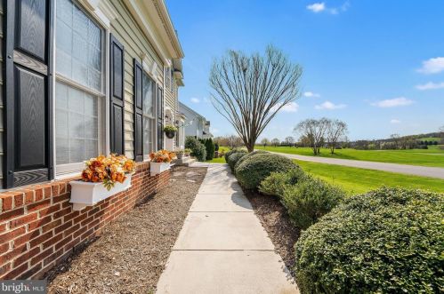 42306 Big Spg Ct, Leesburg VA 20176-6289 exterior