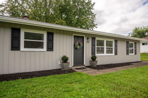 980 Clarksville Rd, Hermitage, PA 16148-2967