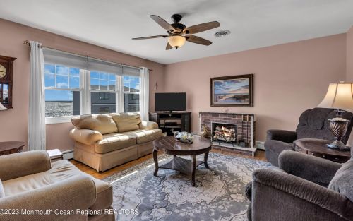 316 Sunset Dr, Pelican Island NJ  08751-2225 exterior