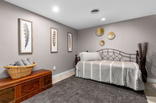 49 Sandy Ln, Dover NH  03820-5900 exterior