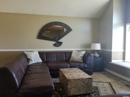 1451 Countrywood Ln, Taylorsville, UT 84088-6530