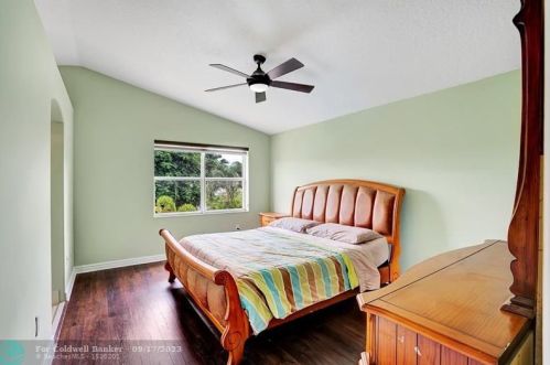 2489 191 Ave, Hollywood FL  33029-4610 exterior