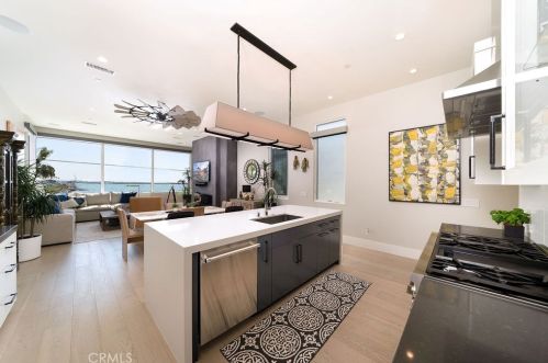 231 Seal Beach Blvd, Seal Beach CA  90740-2633 exterior