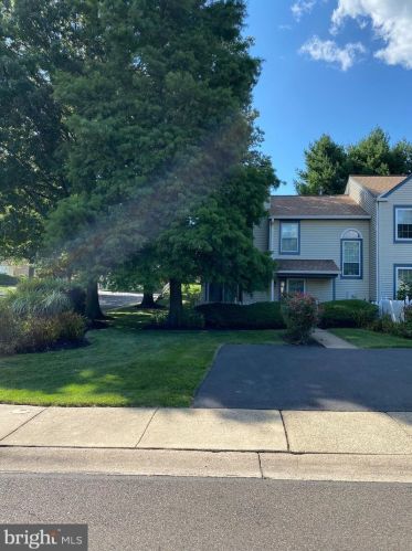 602 Danenberger Dr, Southampton, PA 18966-4018