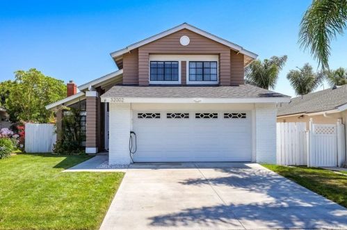 32002 Lazy Glen Ln, Trabuco Canyon, CA 92679-3217