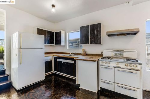 3426 Hannah St, Oakland CA  94608-4024 exterior