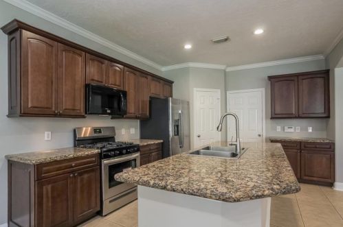 3 Twinvale Loop, Conroe TX  77384-5085 exterior