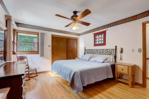 22194 Valley Rd, Waukesha WI  53186-5350 exterior