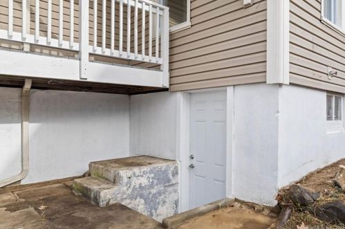 19 Waller Ct, United States Coast Guard Ac CT  06320-5217 exterior