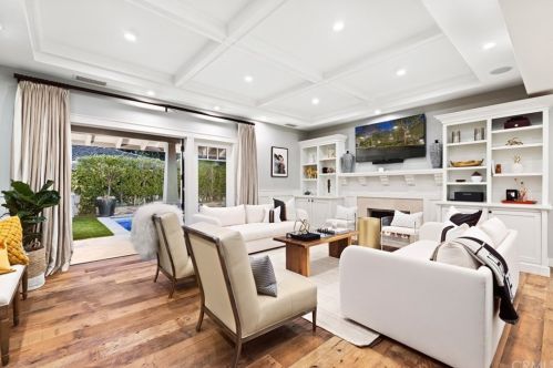 2050 Shipway Ln, Newport Beach CA  92660-4336 exterior