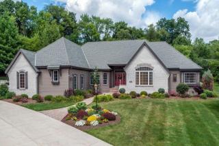 1160 Sanctuary Ct, Brookfield, WI 53005-5754