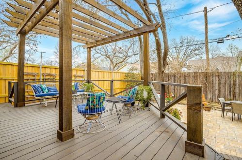 2131 Warner Rd, Fort Worth TX  76110-1747 exterior