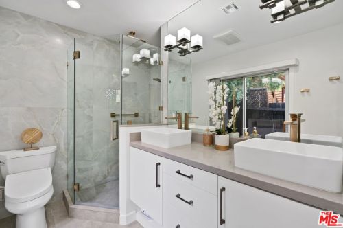 11945 Addison St, North Hollywood CA  91607-3157 exterior