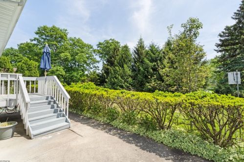 82 Lee Dr, Paterson NJ  07508-3038 exterior