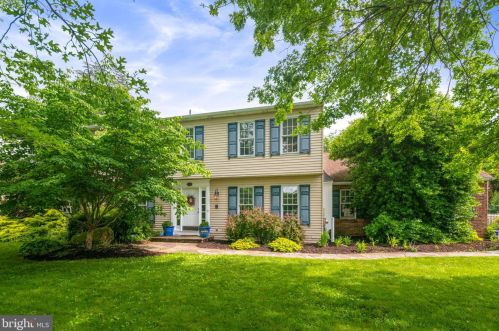 12 Lookout Ln, Washington Crossing, PA 18977-1136