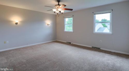 194 Jonathan Way, Red Lion PA  17356-9044 exterior
