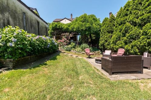 11 Sutton Pl, Crotonville NY  10562-4419 exterior