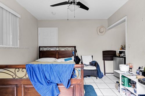 2637 9th Ct, Hialeah FL  33010-1223 exterior