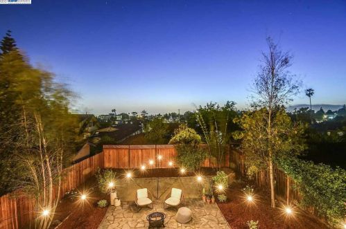 5137 Fairfax Ave, Oakland CA  94601-5410 exterior