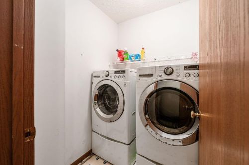 704 Osborn Dr, Pataskala OH  43062-7444 exterior