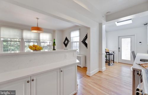 2815 Cathedral Ave, Washington DC 20008-4122 exterior