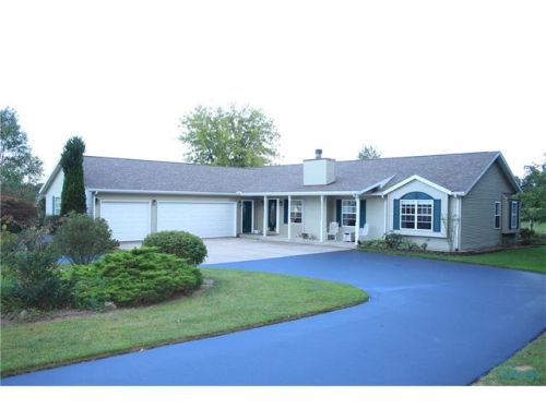 11755 Waterville St, Whitehouse, OH 43571-9802