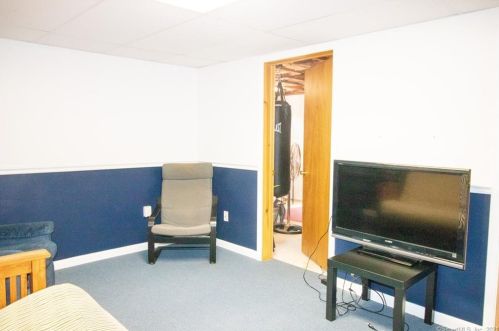 34 Lester St, United States Coast Guard Ac CT  06320-4327 exterior