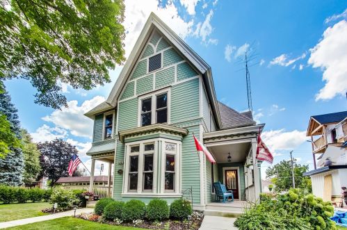 920 Geneva St, Lake Geneva, WI 53147-1803