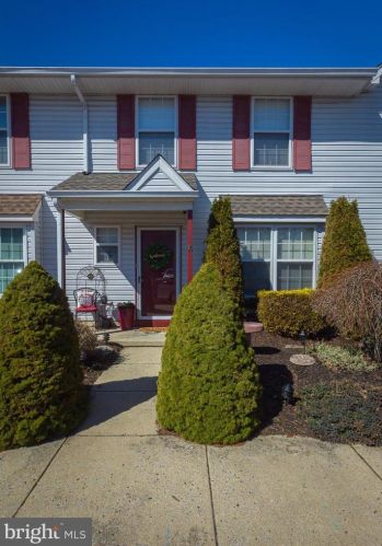 10 Ford Ln, Berlin Boro, NJ 08009-9474