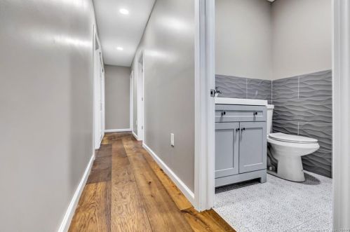 390 Marina Dr, Stratford CT  06614-2934 exterior