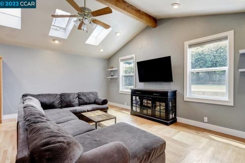 3825 Fallbrook Ct, West Pittsburg, CA 94565-5534