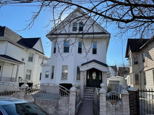 9132 117th St, Jamaica, NY 11418-3113
